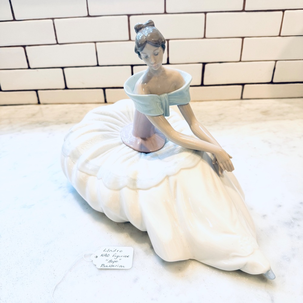 NAO Lladro Ballerina Figurine "Hope" Collectible Home Decor Ceramic #1266 - Picture 4 of 8